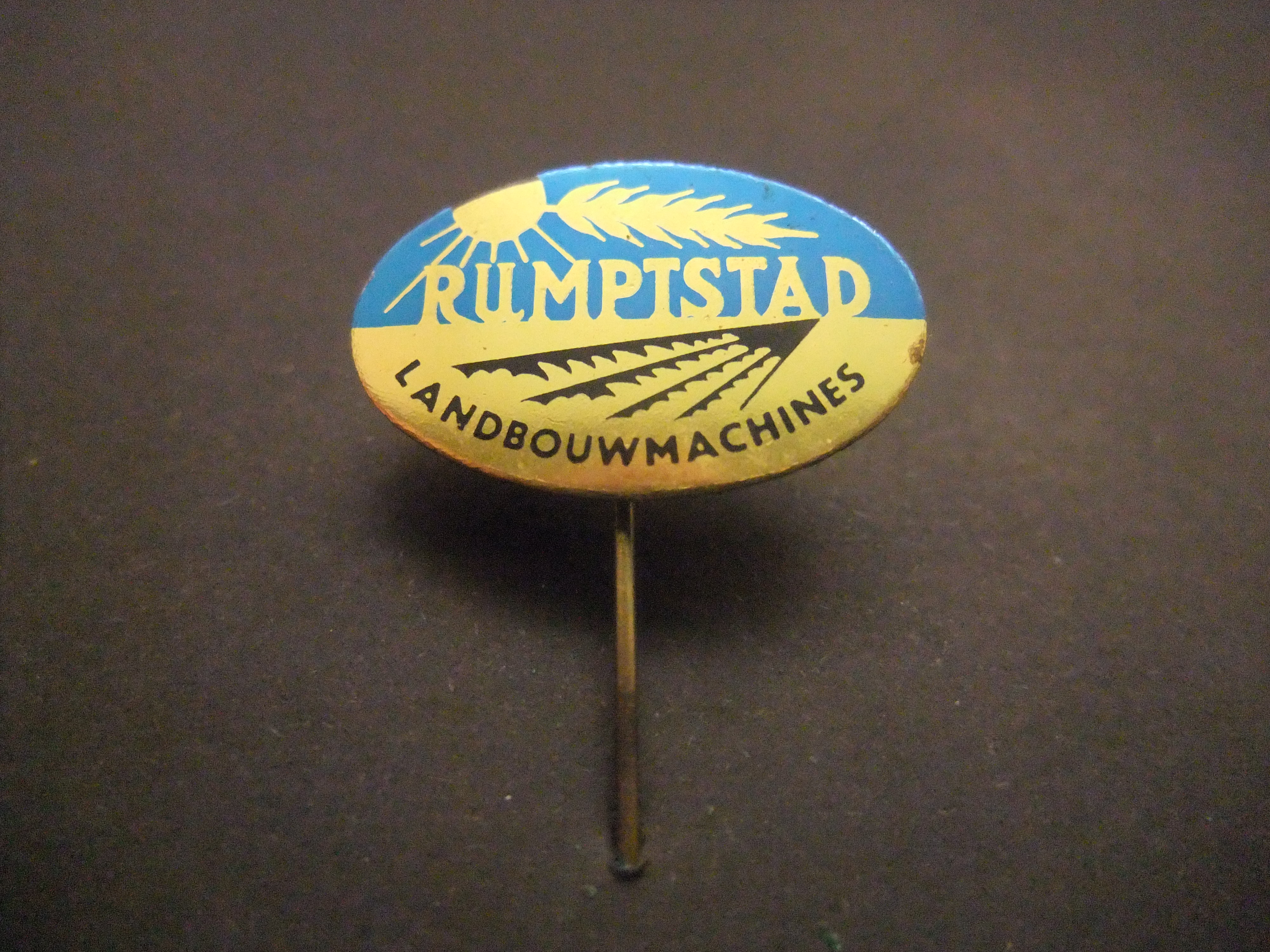 Rumptstad fabrikant van landbouwmachines, ( wentelploegen)